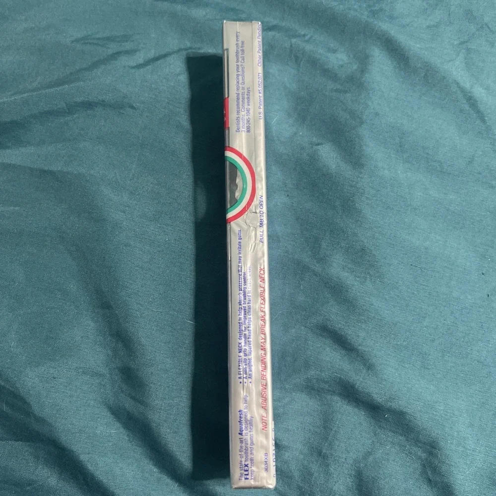 Aquafresh FLEX Toothbrush Full Size‎ SOFT In Clear Hard Plastic Case NOS Vintage